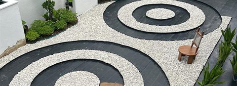 Concentric pebble zen courtyard - Landscape Build by Tanaman Garden Co.